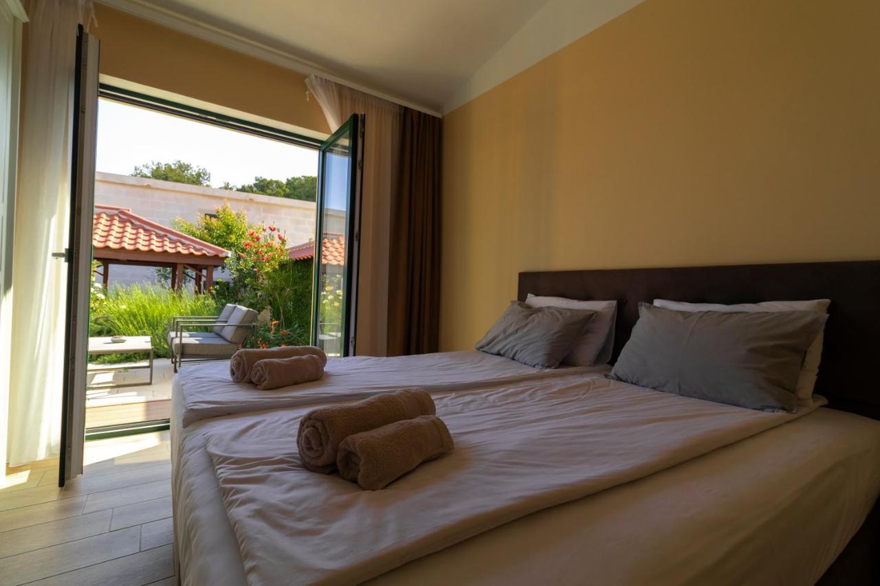 Sea Cats' Villas Sutivan Εξωτερικό φωτογραφία